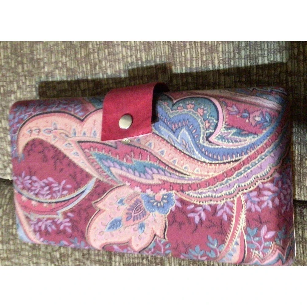 Travel jewelry case snap closure lovely red 16 separate sections